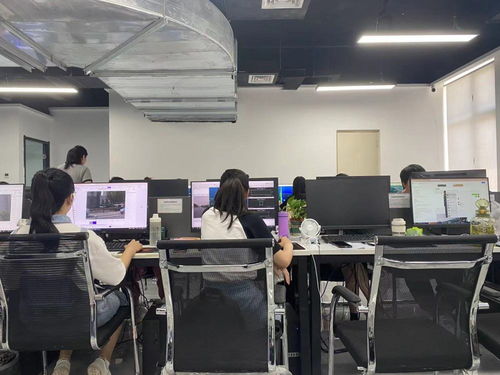大模型狂歡背后的隱秘角落 富士康工人轉(zhuǎn)向AI標(biāo)注，青春喂養(yǎng)AI后的未來(lái)迷思